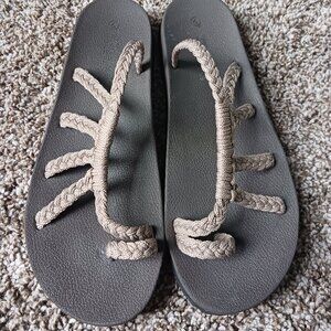 Plaka Women's sandals 9